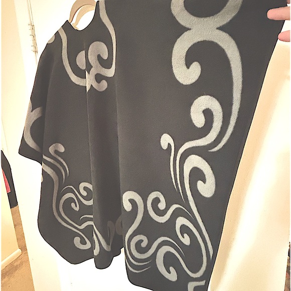 Fleece Poncho, Cape Black With Gray Swirl, Reverses to Solid Black 54x42 - Picture 3 of 12